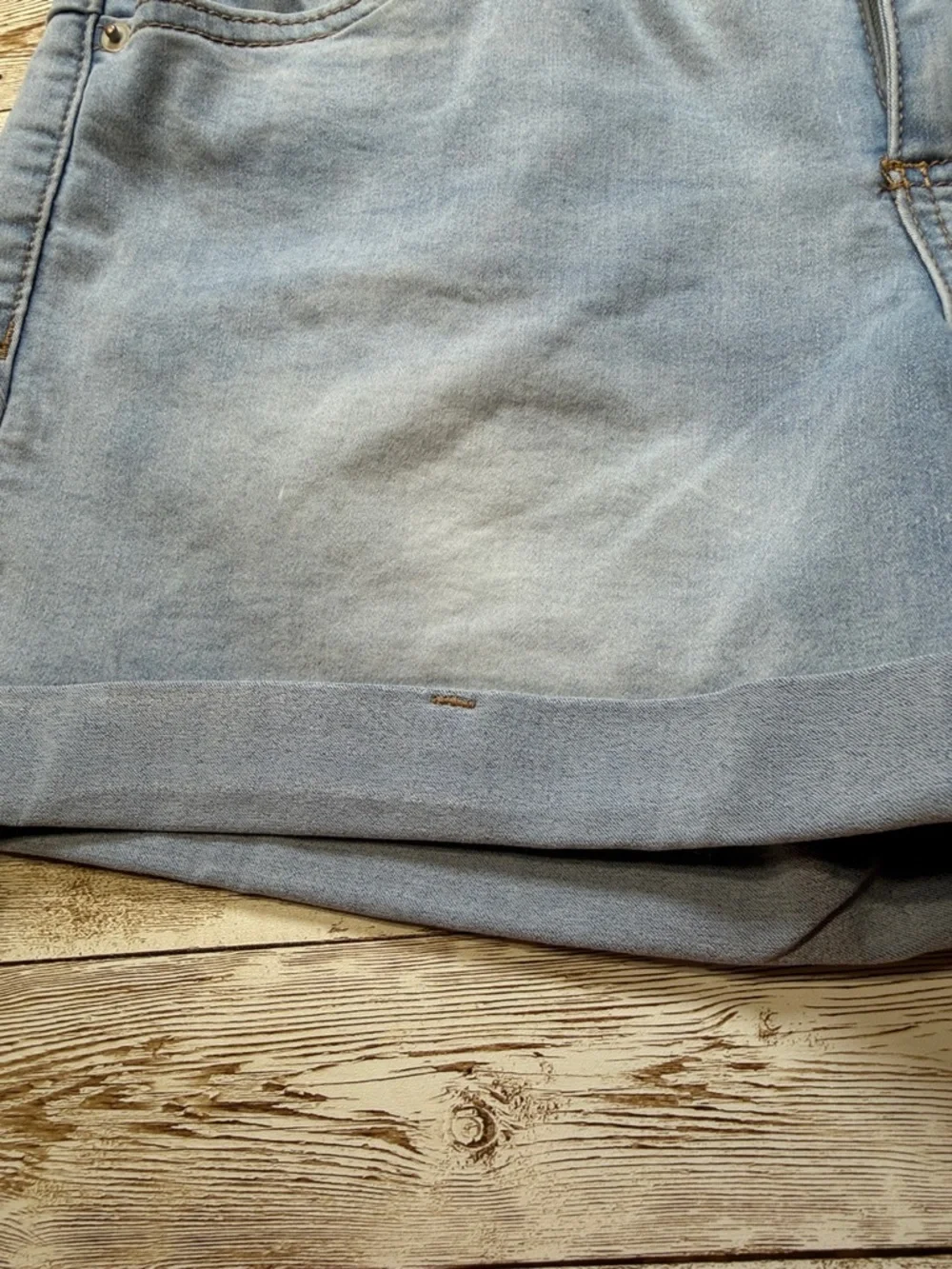 Dollhouse Curvy Light Blue Denim Shorts Tan Studded Belt size 7/8 Waist 28 NEW - Picture 6 of 14